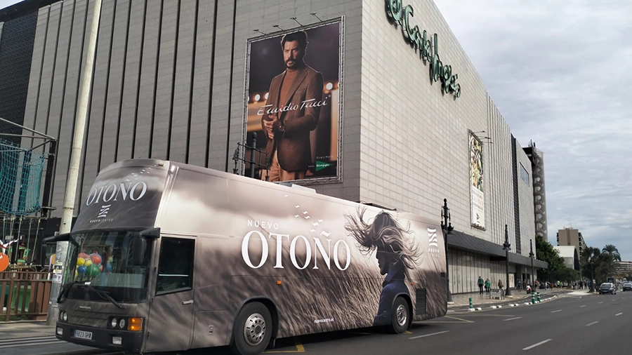 Autobús promoción campaña otoño 2023 del Corte Inglés por Valencia