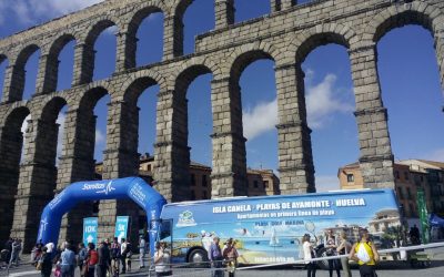 El autobús informativo comercial de Isla Canela, «el Canelabús», recorre este año para promover las ventas de sus lujosos apartamentos.