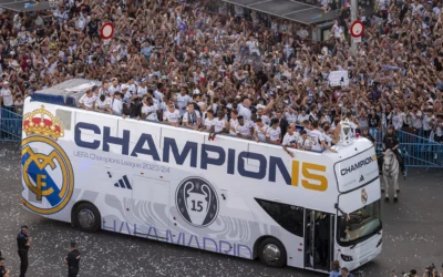 Publicidad en autobuses descapotables: qué es y cómo funciona
