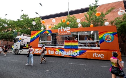 Camión escenario RTVE fiesta Orgullo Gay