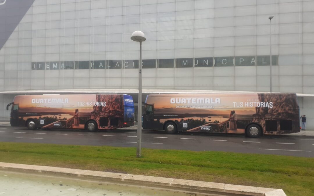 Autobus de Guatemala realizado por Improe para Fitur 2026 en Madrid.